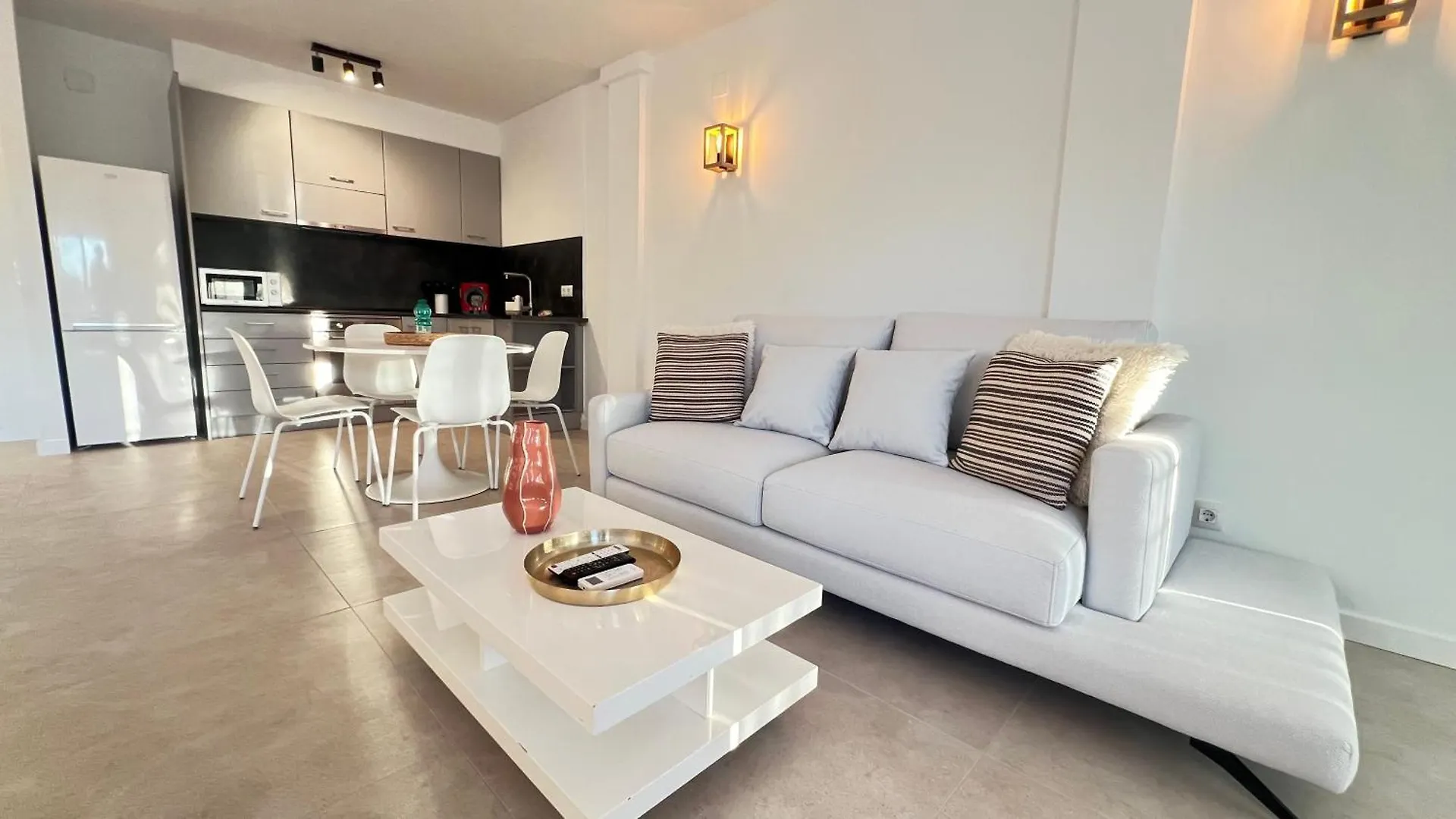 Estudio Frente Al Canal Con Terraza Empuriabrava