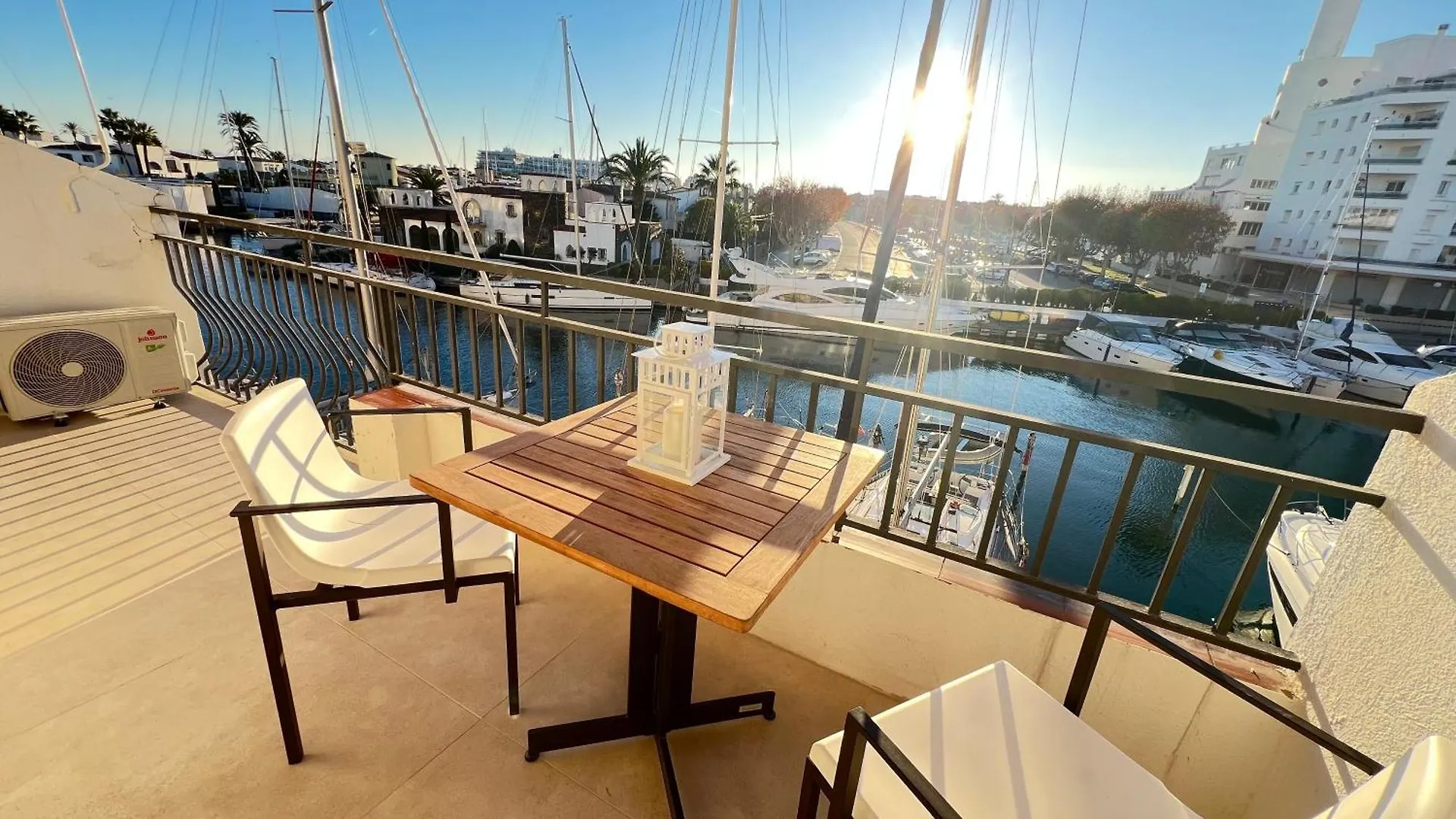 Apartment Estudio Frente Al Canal Con Terraza Empuriabrava Spain