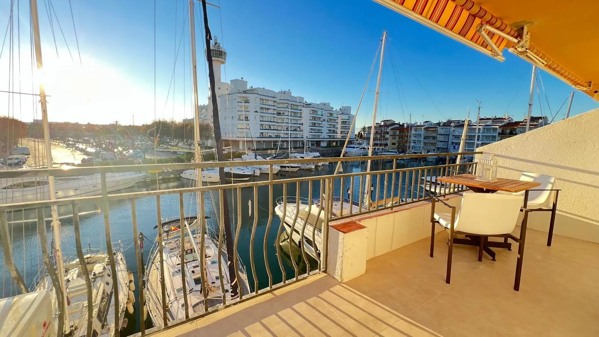 Estudio Frente Al Canal Con Terraza Empuriabrava