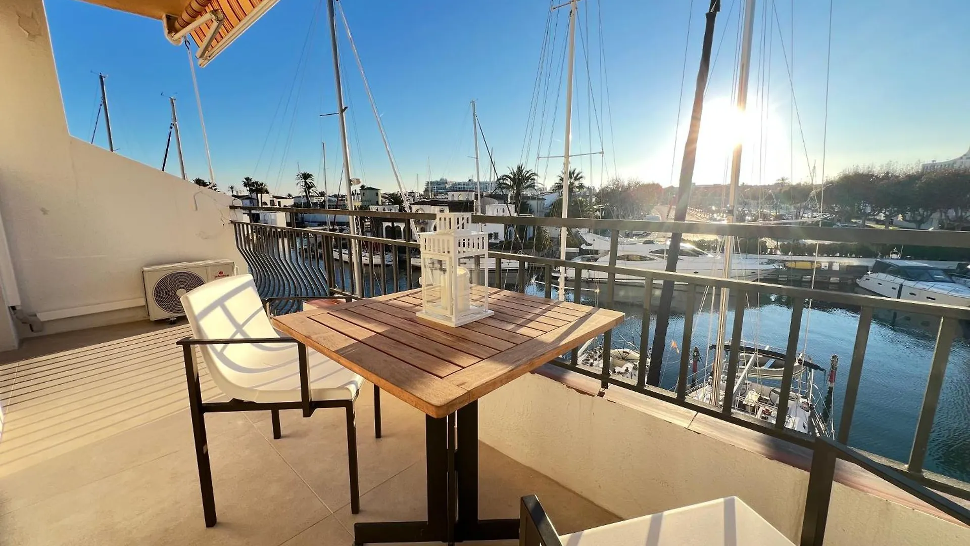 Estudio Frente Al Canal Con Terraza Empuriabrava
