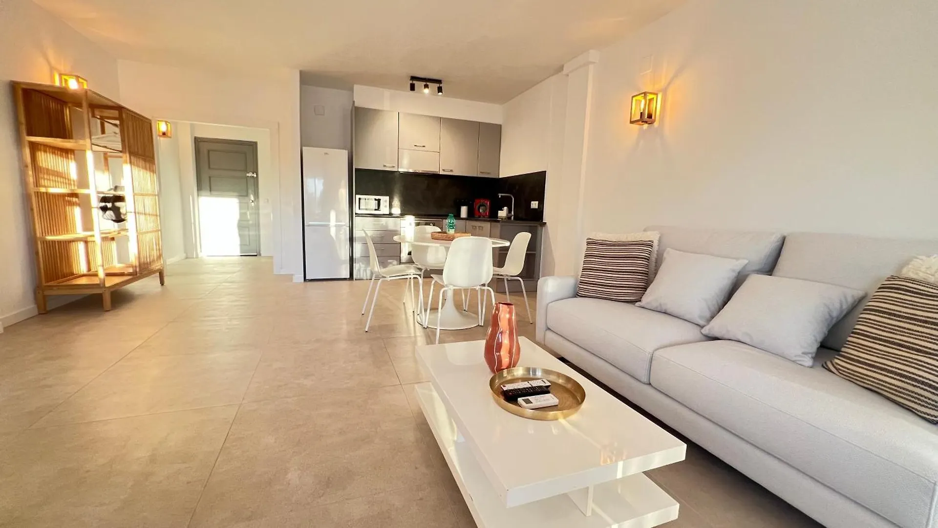 Estudio Frente Al Canal Con Terraza Empuriabrava Spain