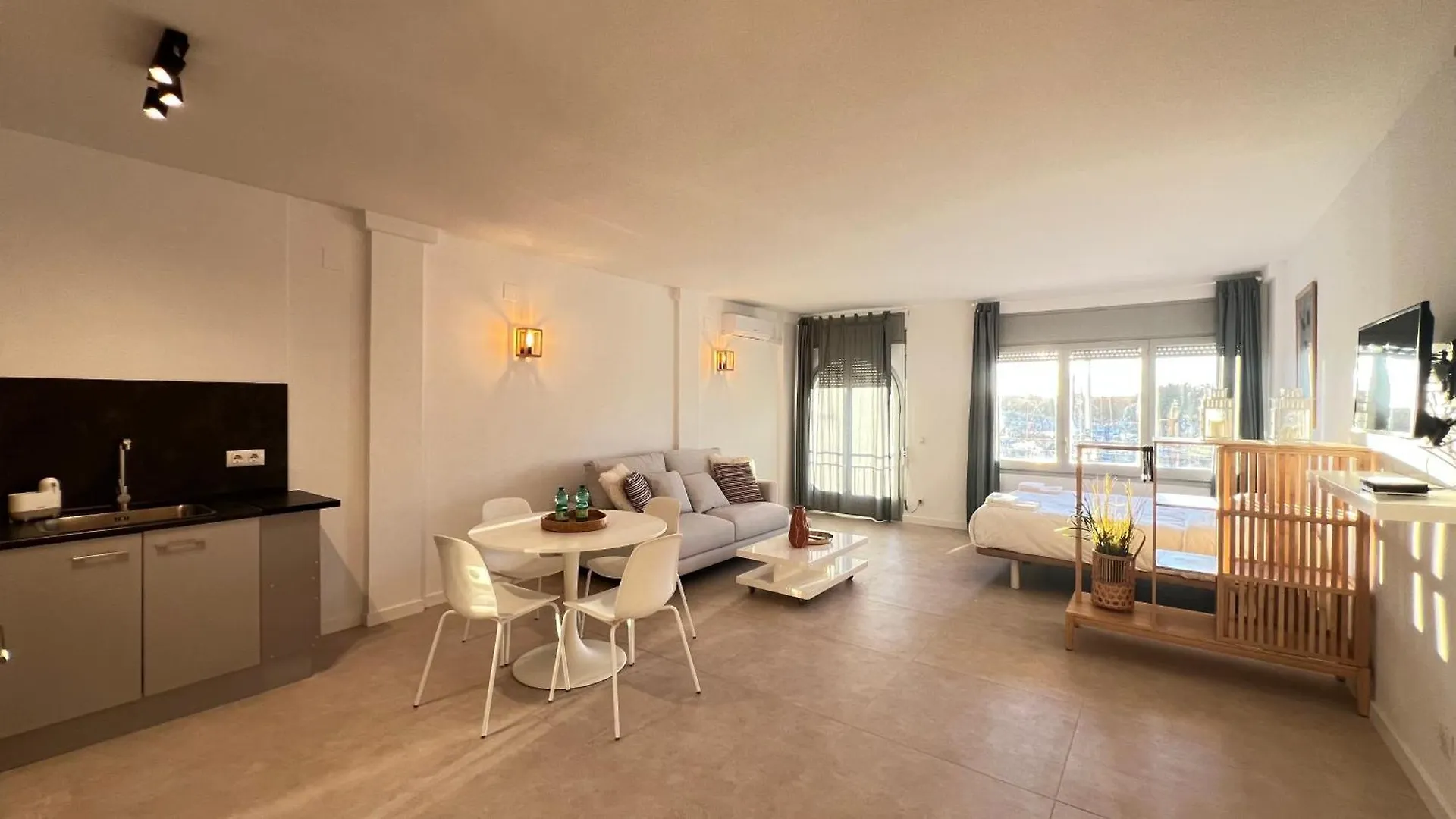 Estudio Frente Al Canal Con Terraza Empuriabrava Spagna