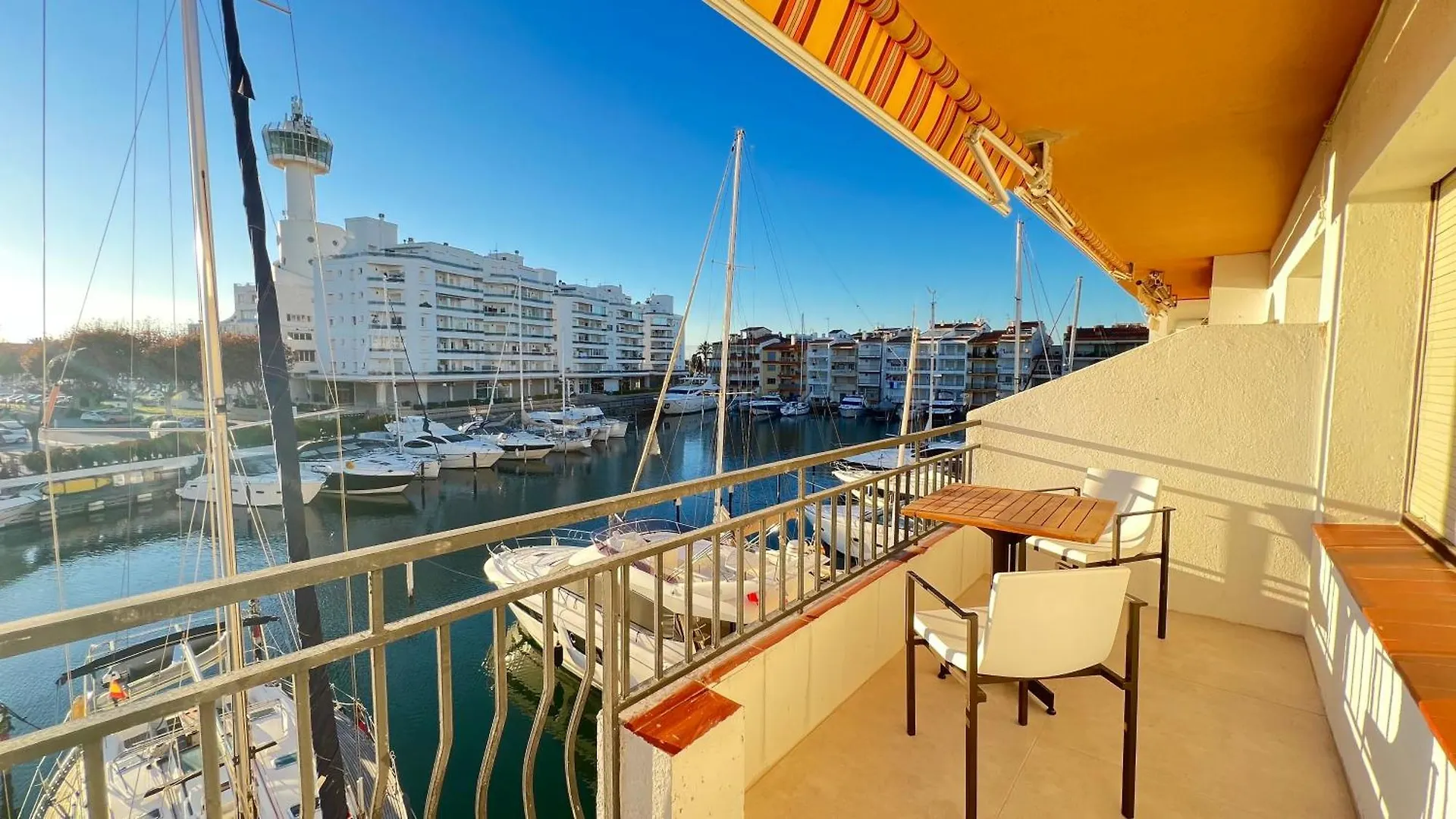 Estudio Frente Al Canal Con Terraza Empuriabrava