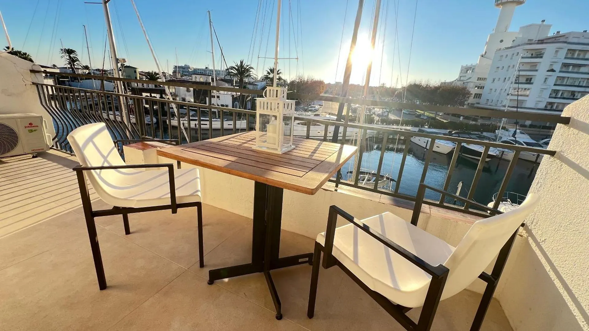 Estudio Frente Al Canal Con Terraza Empuriabrava 0*,  Spain