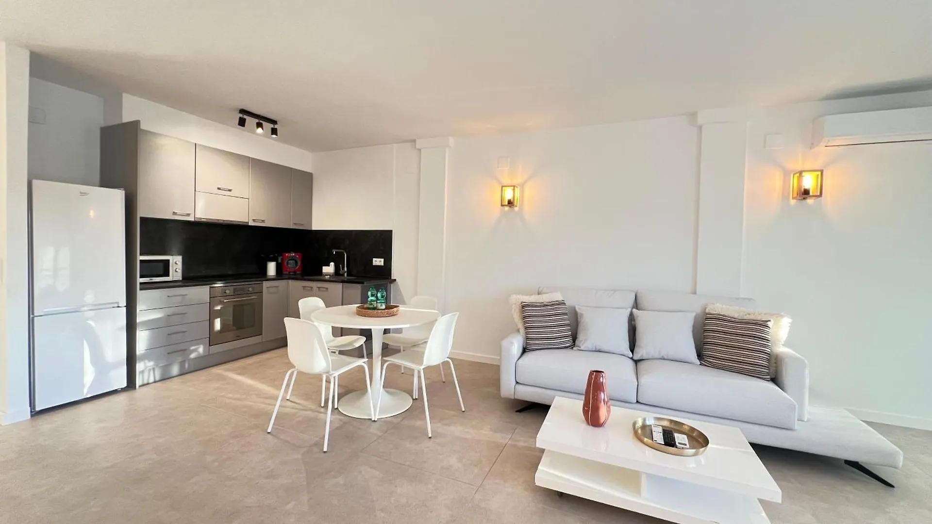 Estudio Frente Al Canal Con Terraza Empuriabrava Apartment