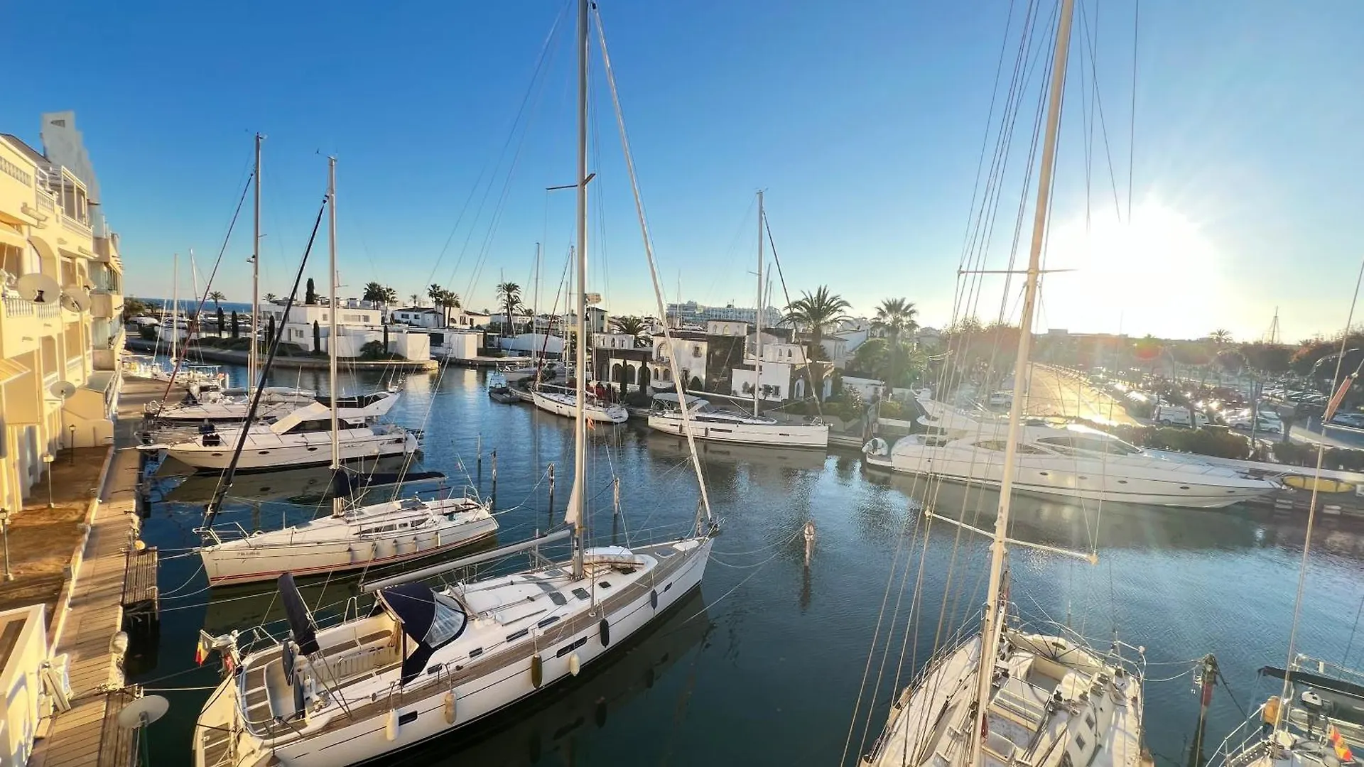 Estudio Frente Al Canal Con Terraza Empuriabrava Apartment