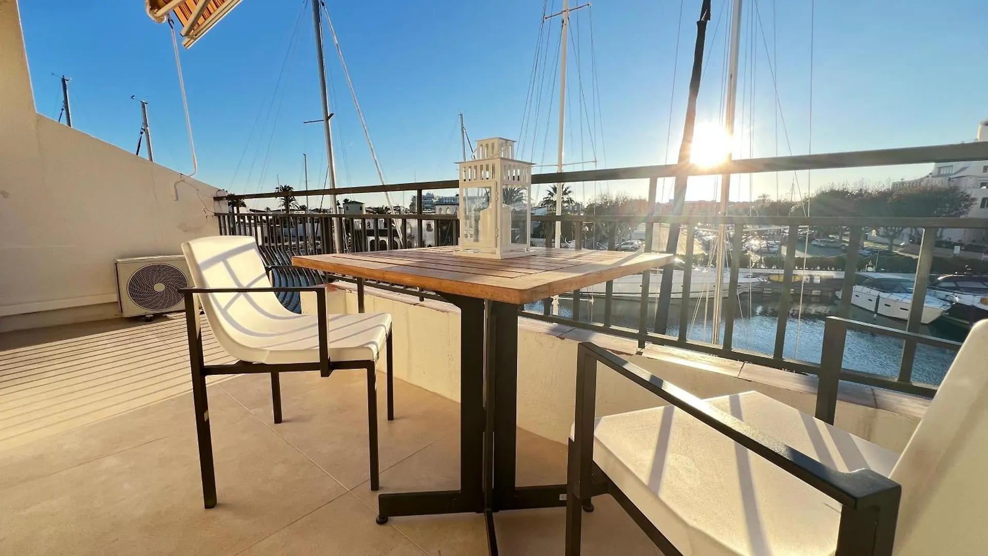 Estudio Frente Al Canal Con Terraza Empuriabrava